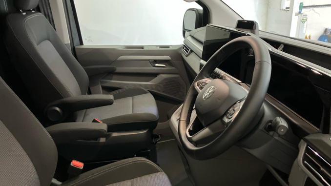 Volkswagen Transporter T32 Swb Diesel 2.0 TDI 170 Commerce Pro S Van Auto [5 Plus] - Image 45